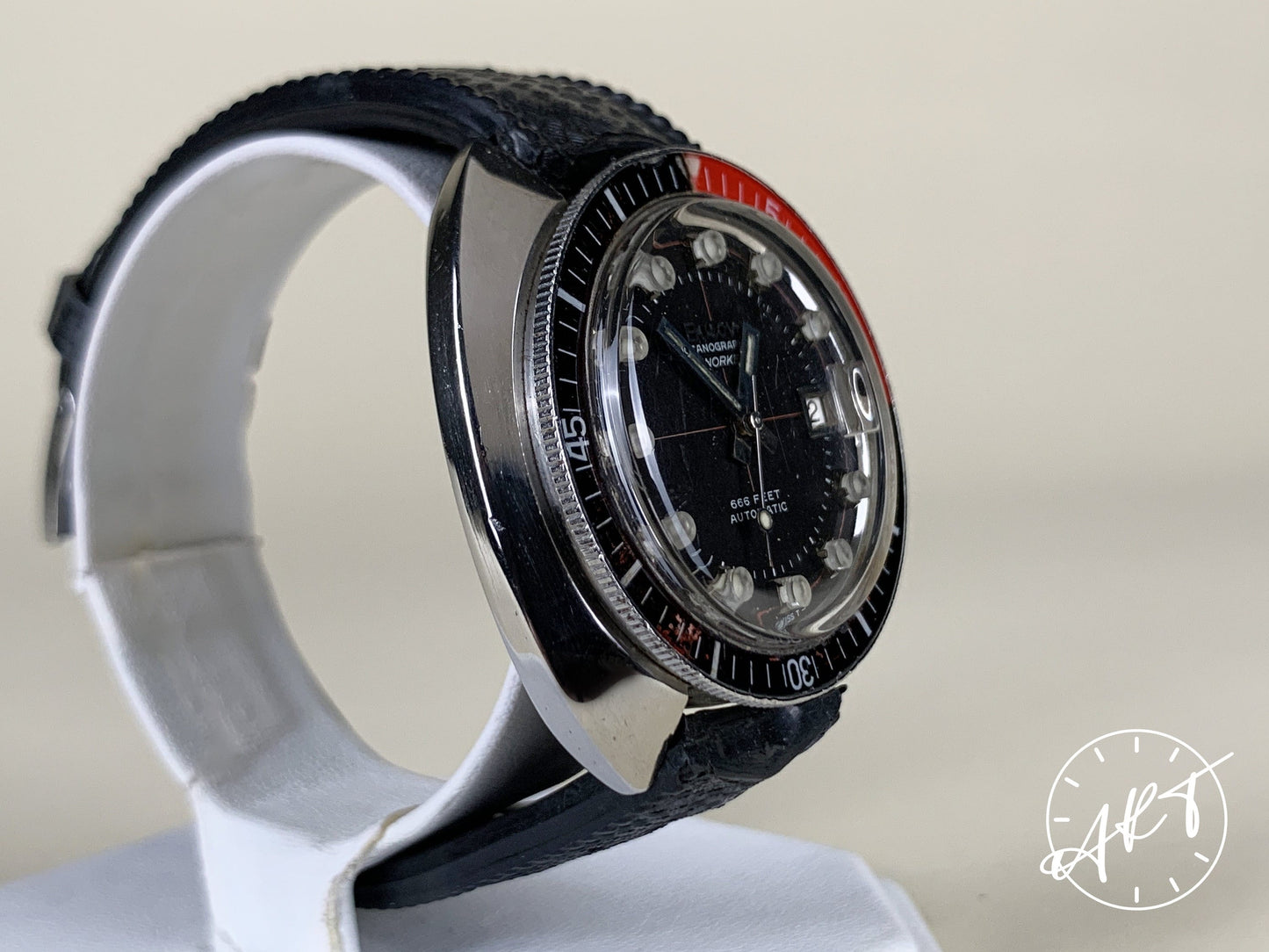 Vintage 1969 Bulova Oceanographer Snorkel 666 Black & Red Bezel Black Dial SS Watch