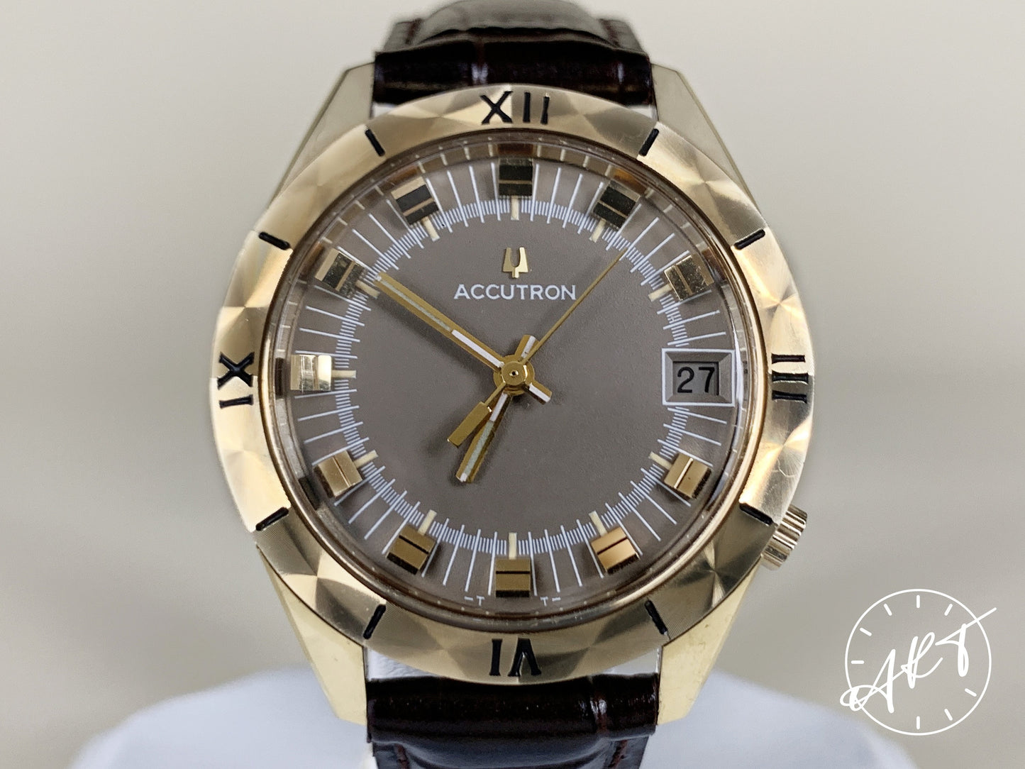 Vintage 1967 Accutron Fancy Bezel Brown Tropical Dial Gold 14K Solid Gold Tuning Fork Watch