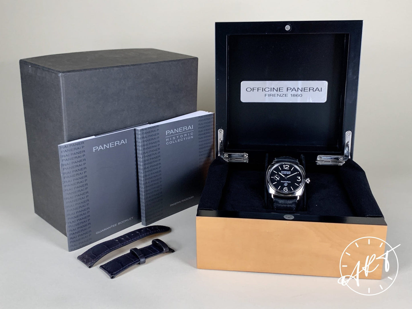 Panerai PAM 380 Radiomir Black Seal Logo O Serial Black Dial SS Diver Watch PAM00380 w/Box